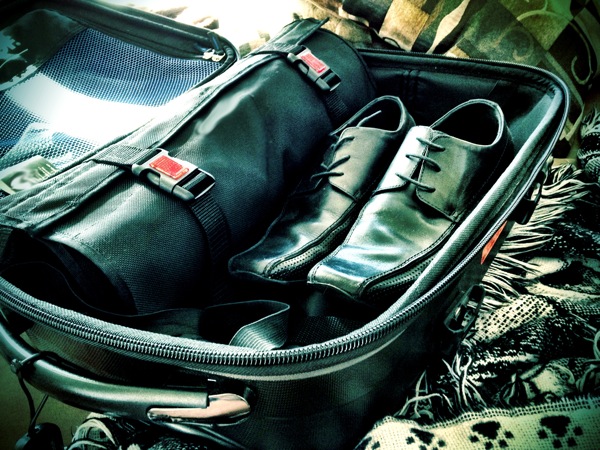 A Minimalist Suitcase: Roll up everything, don’t pack it ever again